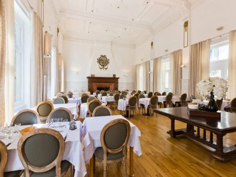 salle-de-restaurant-hotel-du-parc.jpg