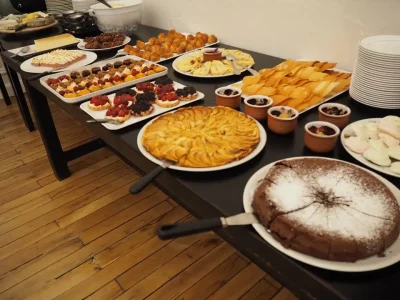 Nos desserts maison en buffet à volonté.