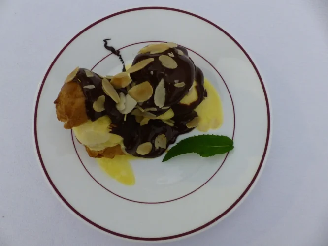 Profiteroles